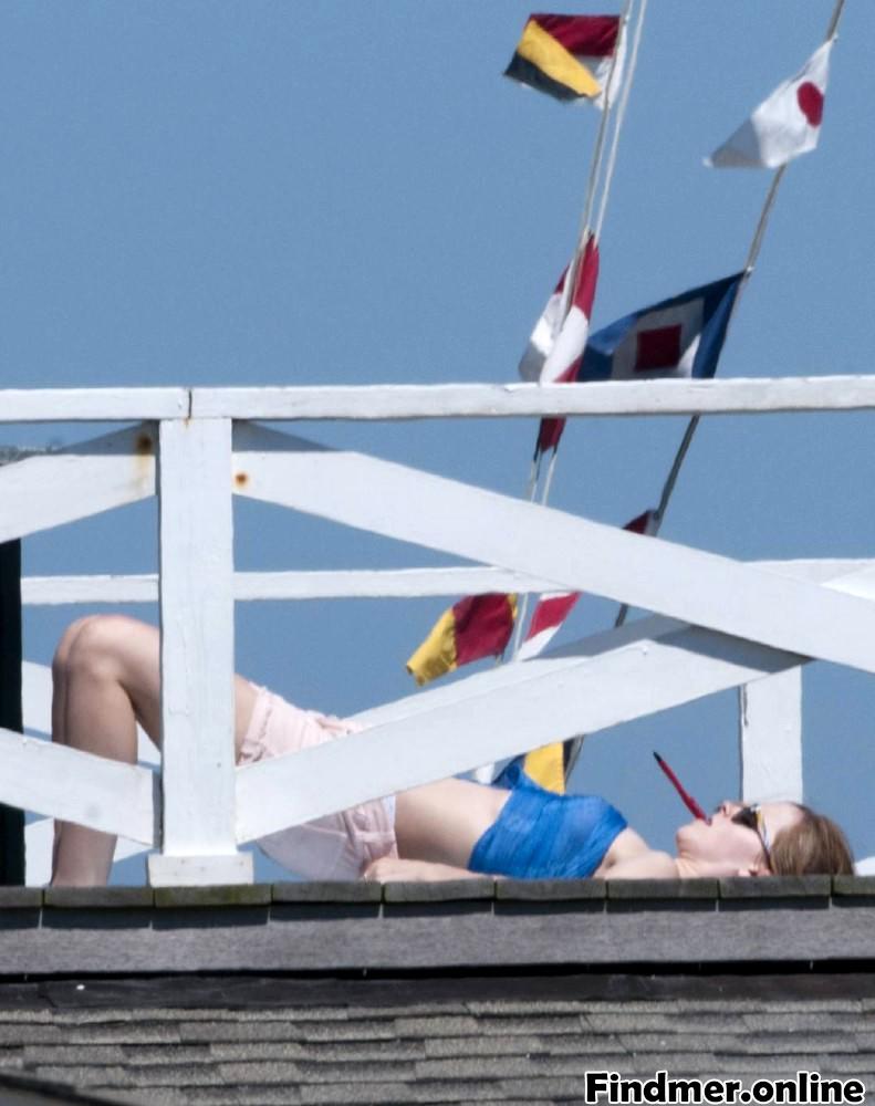 xAc5eXuH  High Quality Celebrity Seximage! Emma Watson  nipple slips and other sexy paparazzi pictures! 02.jpg